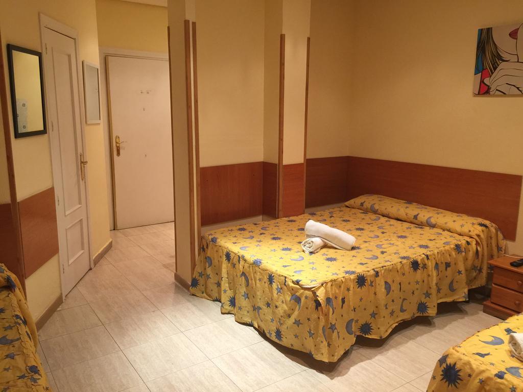 Apartamentos Sleeping In Madrid Chambre photo