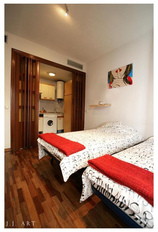 Apartamentos Sleeping In Madrid Chambre photo